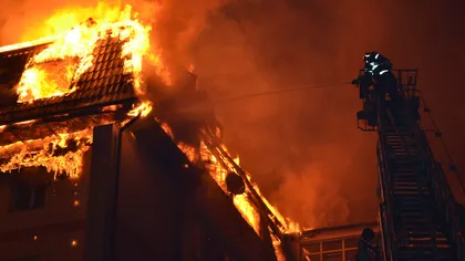 Explozie puternică la Suceava, într-un bloc de locuinţe: 