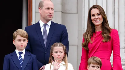 Prinţul William şi Kate Middleton au publicat fotografia pentru felicitarea de Crăciun. Imaginea inedită care se depărtează de tradiţia Casei Regale