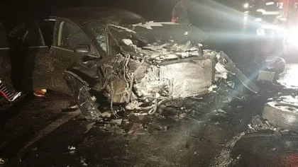 Accident teribil la Sibiu. Maşina a fost făcută zob, trei persoane au ajuns la spital VIDEO