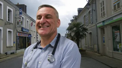 El este medicul român care a fost primit ca un salvator într-o comunitate din Franța: 