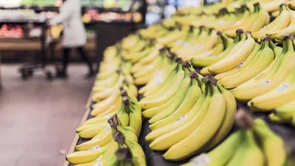 Cum rezistă bananele atât de mult timp pe rafturile magazinelor din România