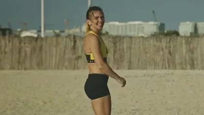 Cum a fost surprinsă Simona Halep pe plaja din Dubai. 