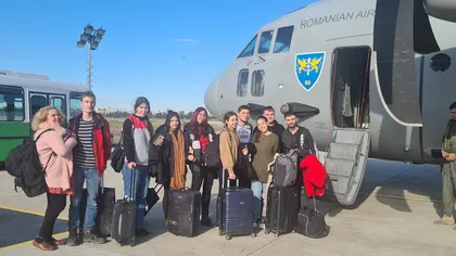 O mamă și doi copii printre cei 13 români repatriați din Turcia noaptea trecută după cutremurul puternic