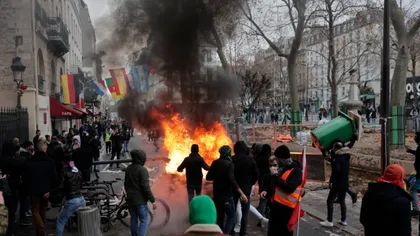 Val de proteste la Paris. Peste un milion de oameni au ieșit în stradă din cauza reformei pensiilor VIDEO