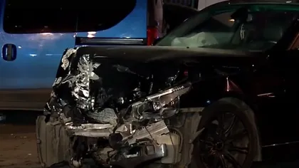 Un șofer de BMW a făcut praf două mașini și a rănit un alt șofer, într-o cursă nebună prin Pantelimon
