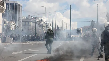 Protest la Atena după catastrofa feroviară în care au murit 57 de oameni. Ciocniri violente între manifestanţi şi poliţie