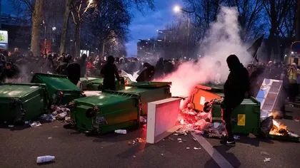 Proteste masive în Franţa după ce moţiunea de cenzură a picat la limită VIDEO