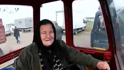 Cine este tanti Mița, tractorista de 76 de ani: 
