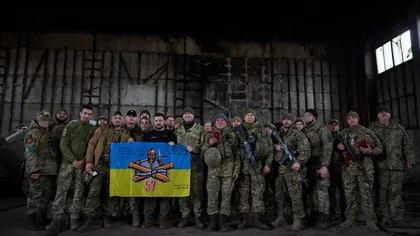 Zelenski a vizitat soldaţii ucraineni din Bahmut şi le-a înmânat medalii: 