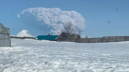 Erupţie vulcanică de proporţii în Rusia. Autorităţile au emis o alertă aviatică de nivel maxim