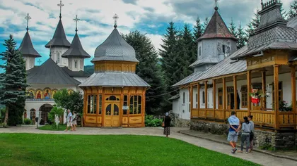 Un călugăr a fost găsit mort în chilie la o mănăstire din Neamț. Ce au descoperit anchetatorii la fața locului