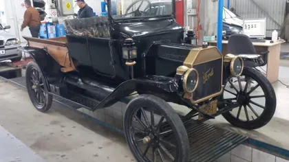 Un Ford din 1914, cu spițe de lemn, a fost dus de proprietar la RAR: ”E o onoare să-i auzi sunetul motorului” GALERIE FOTO