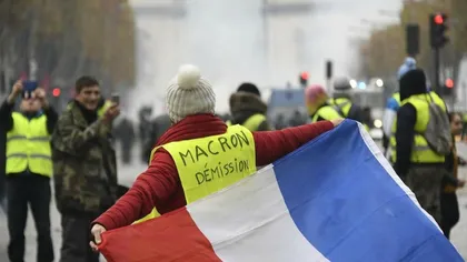 Lupte de stradă în Franţa. Ciocniri dure între poliție și protestatarii mobilizați de sindicate VIDEO