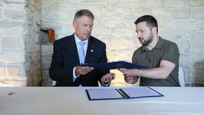 Zelenski şi Iohannis semnează documentul privind aderarea Ucrainei la NATO: 