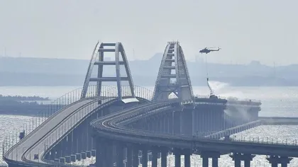 Circulaţia pe podul Crimeei a fost întreruptă din pricina unei 