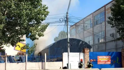 Intervenție masivă a pompierilor la o fabrică de medicamente din Bragadiru în urma unui incendiu devastator