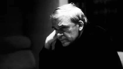 Milan Kundera, unul dintre cei mai apreciaţi romancieri contemporani, comunist reformat, a murit la 94 de ani