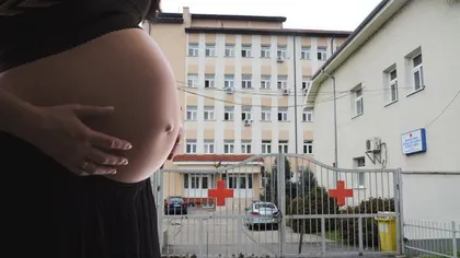 Scene revoltătoare în România. O femeie a născut pe trotuar, în fața unui spital, după ce a fost refuzată de medici. Alexandru Rafila trimite Inspecția Sanitară la Urziceni