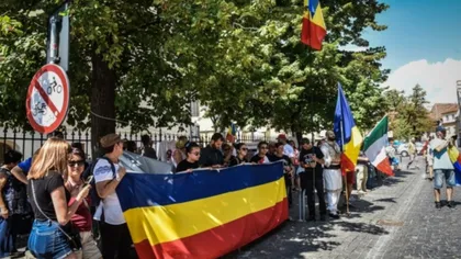 Românii din diaspora au uitat de unde au plecat! Discuția jignitoare a conaționalilor, suprinsă într-o benzinărie: „Ăștia din România tot proști au rămas”