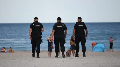 Jandarmii au depistat 12 persoane cu droguri asupra lor pe litoral. În Vama Veche, asupra a doi bărbați au fost descoperite două bricege și două aparate cu electroșocuri