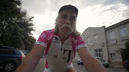 VIDEO: El este ciclistul de 80 de ani care a uimit România. Cetățenii l-au primit cu aplauze la întoarcerea acasă