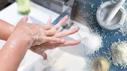 De ce să te speli cu sare pe mâini, în loc de săpun. Ce nu știai despre beneficiile uluitoare ale acestui aliment