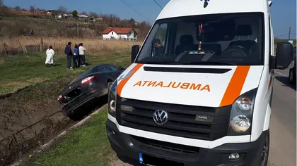Bărbat din Tulcea mort în ambulanță, după ce autospeciala cu care era transportat a făcut accident. Traficul a fost deviat prin pădure