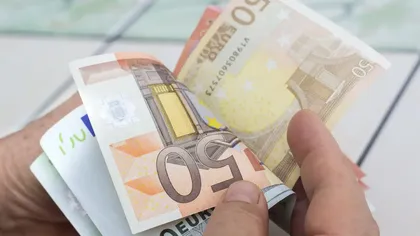 Românii care pot primi 200 de euro, direct pe card, din 19 octombrie. Ce trebuie să faci pentru a încasa suma forfetară