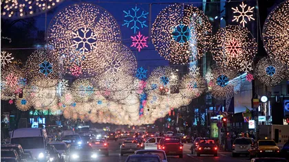 Capitala se îmbracă în straie de sărbătoare. Când se aprind luminițele de Crăciun în București