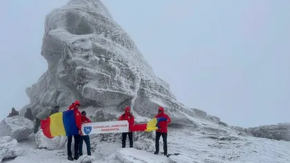 Turiști rătăciți pe munte, găsiți de salvatori în hipotermie. Au urcat să vadă Sfinx-ul pe o vreme extremă