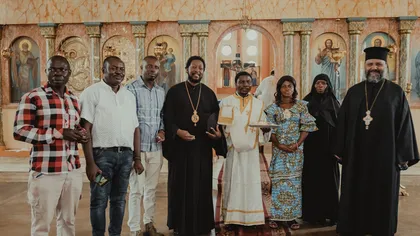 Un grup de africani cântă „Deschide ușa, creștine!”. Imaginile de senzație au făcut înconjurul internetului