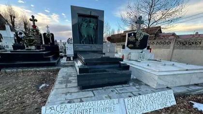 Un monument funerar cu bărbați dezbrăcați a încins spiritele în cimitirul Râșnov. Sculptura se află în zona în care sunt înmormântaţi preoţi