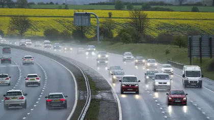 Comisia Europeană vrea să interzică şoferilor începători condusul noaptea şi pe autostrăzi. Părerea lui Titi Aur: 