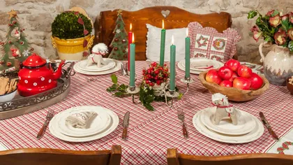 Decorațiunile ideale pentru masa de Crăciun! Musafirii sigur vor rămâne impresionați