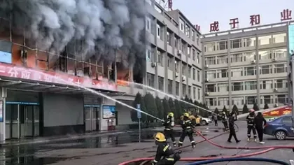 VIDEO Incendiu puternic la un magazin din China. 39 de persoane au murit și alte nouă sunt rănite