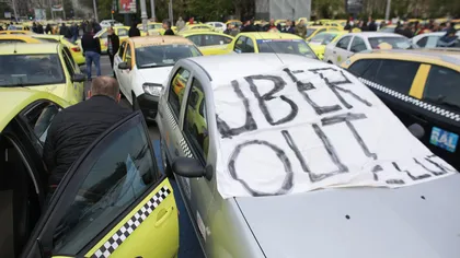 Protest spontan al taximetriştilor în Bucureşti. Cer fiscalizarea Bolt şi Uber UPDATE: Negocieri la Guvern