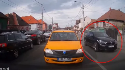 Un cocalar cu BMW, la un pas să comită o tragedie pe o trecere de pietoni din Sibiu! Zmeul șoselelor este căutat de polițiști