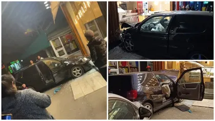 Mașină proiectată într-o patiserie din Ploiești, după ce a fost lovită de un alt autoturism. Doi tineri au ajuns la spital în urma impactului puternic