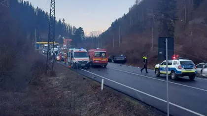 Două mașini s-au ciocnit violent pe DN1, în Brașov. Patru persoane, printre care doi copii, sunt răniți