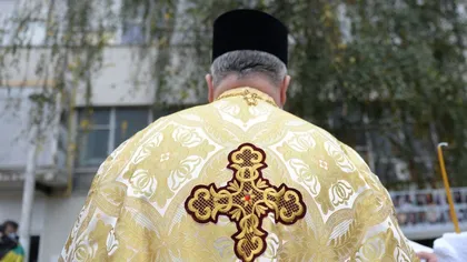 Înmormântare cu scandal la Vaslui! Preotul a refuzat să citească „stâlpii” pentru un mort pe motiv că nu prea venea pe la biserică