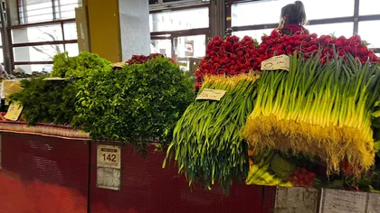 Salata, roșiile și mărarul din serele din România sunt pline de pesticide. Raport îngrijorător al celor de la Autoritatea Națională Fitosanitară