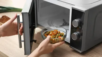 Ce alimente să nu încălzești niciodată la cuptorul cu microunde. Pot fi un adevărat pericol