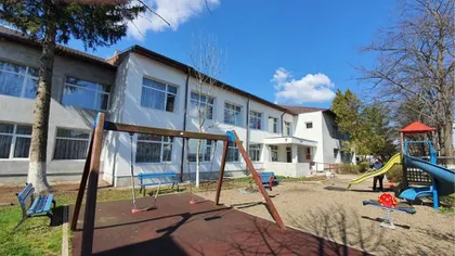 Un nou scandal la o grădiniță din Bacău. O educatoare, înregistrată în timp ce țipă și îi amenință pe copii: Vă arunc jos de la etaj