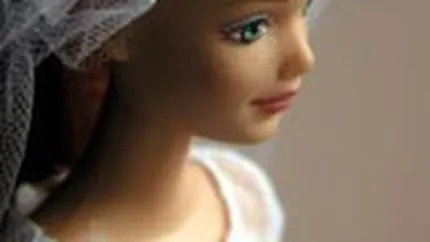 Papusa Barbie debuteaza pe piata cosmeticelor pentru adulti