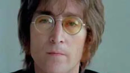 Ochelarii de soare ai lui John Lennon au fost vanduti pe un site britanic
