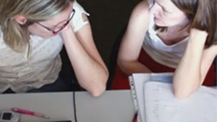 Cine castiga semnaturile romanilor pentru pensii obligatorii?