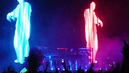 The Chemical Brothers au mixat pentru 6.000 de spectatori la Sala Polivalenta