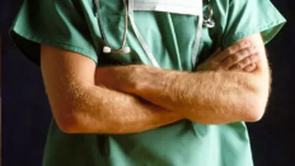 Nicolaescu: Medicii romani din Anglia castiga 3.000 lire si dau 1.800 pe chirie