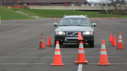 Concurenta investigheaza scolile de soferi