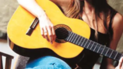 Sotia lui Sarkozy a vandut un album de muzica in peste 300.000 de exemplare